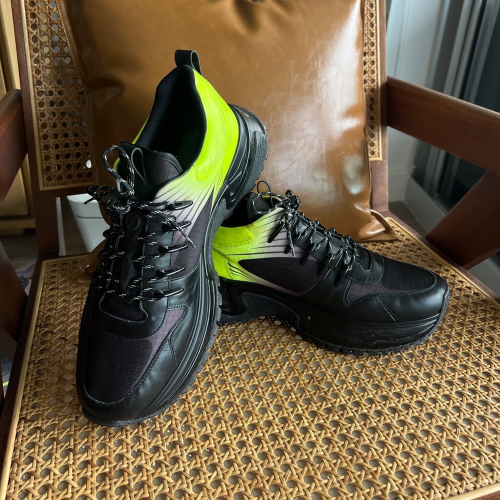 LOUIS VUITTON - Run Away Pulse Sneaker - Picture 2 of 7